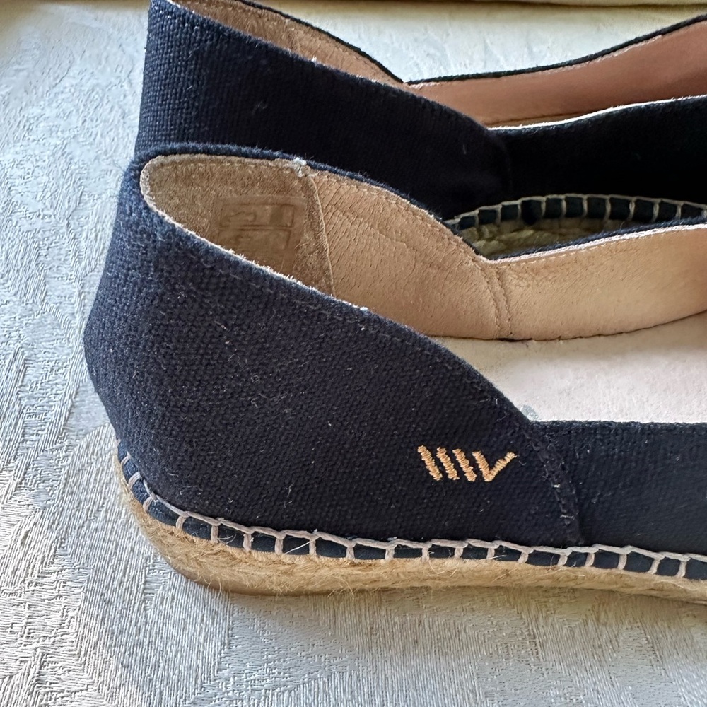 NWOT‎ VISCATA BARCELONA ESPADRILLE  
Women's Black Espadrilles - Picture 3 of 9